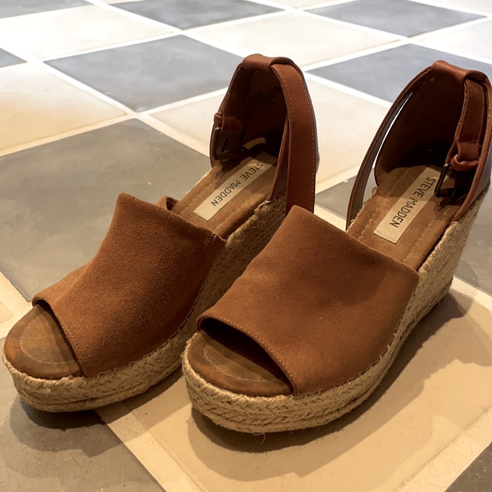 Sued brown Steve Madden Wedges 🤎